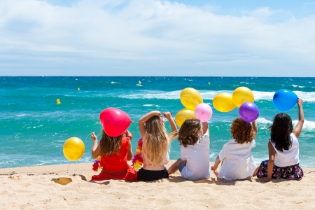 Junges Mädchen Flotter Dreier Sex im Freien am Strand Junges Mädchen Flotter Dreier Sex im Freien am Strand